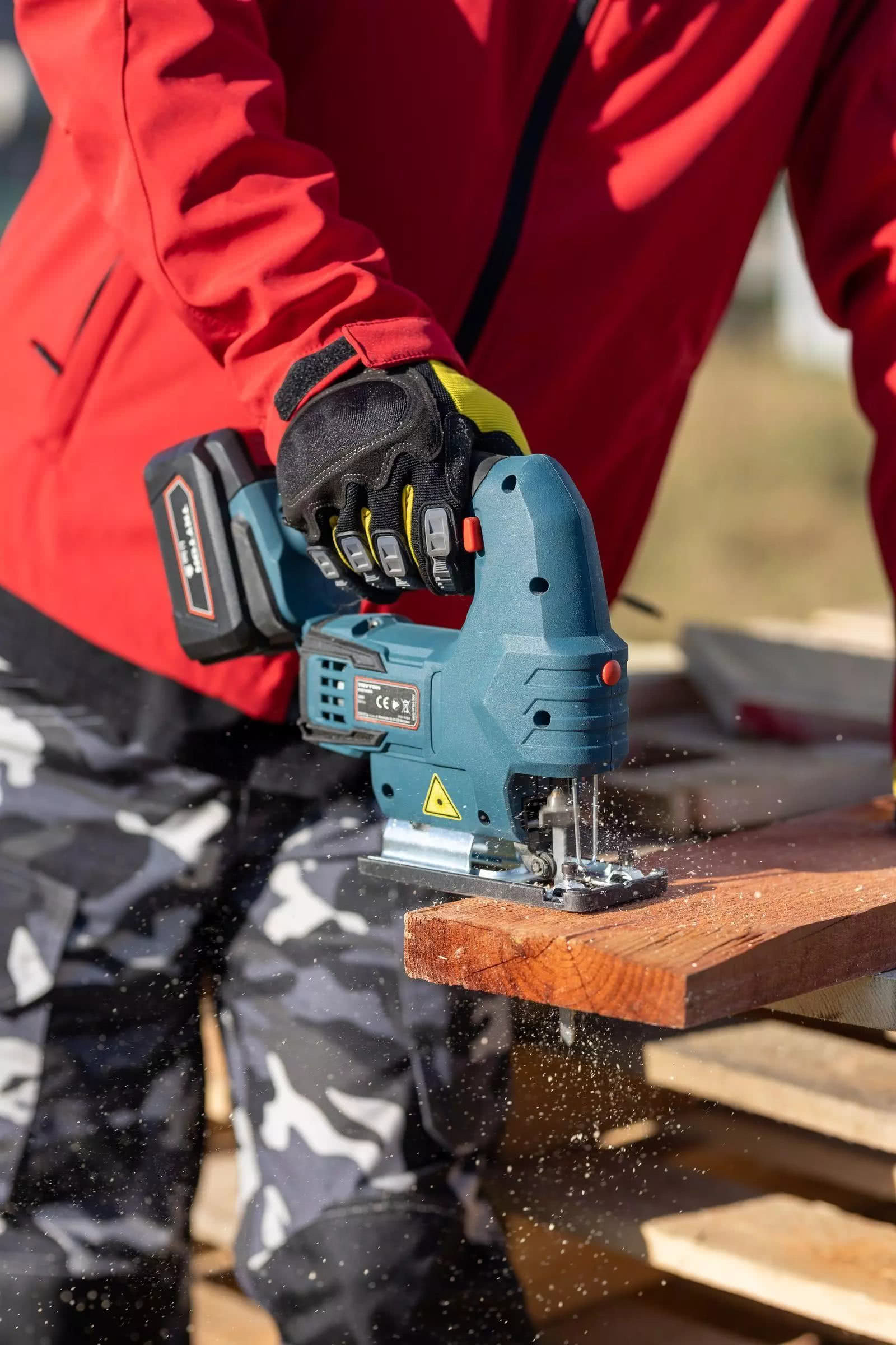 Wyrzynarka akumulatorowa Tryton.