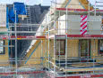 Ten błąd w izolacji domu drewnianego kosztuje fortunę. Sprawdź, jak uniknąć kondensacji!